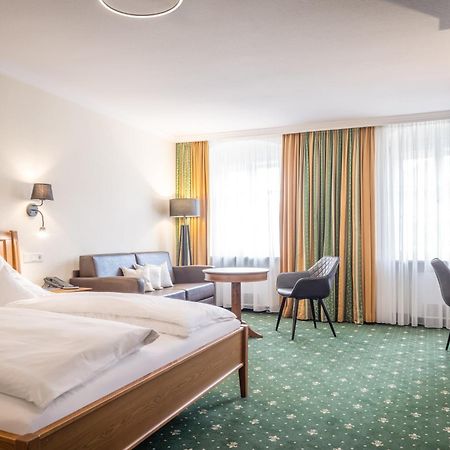 Hotel-Gasthof Hoettl Deggendorf Bagian luar foto