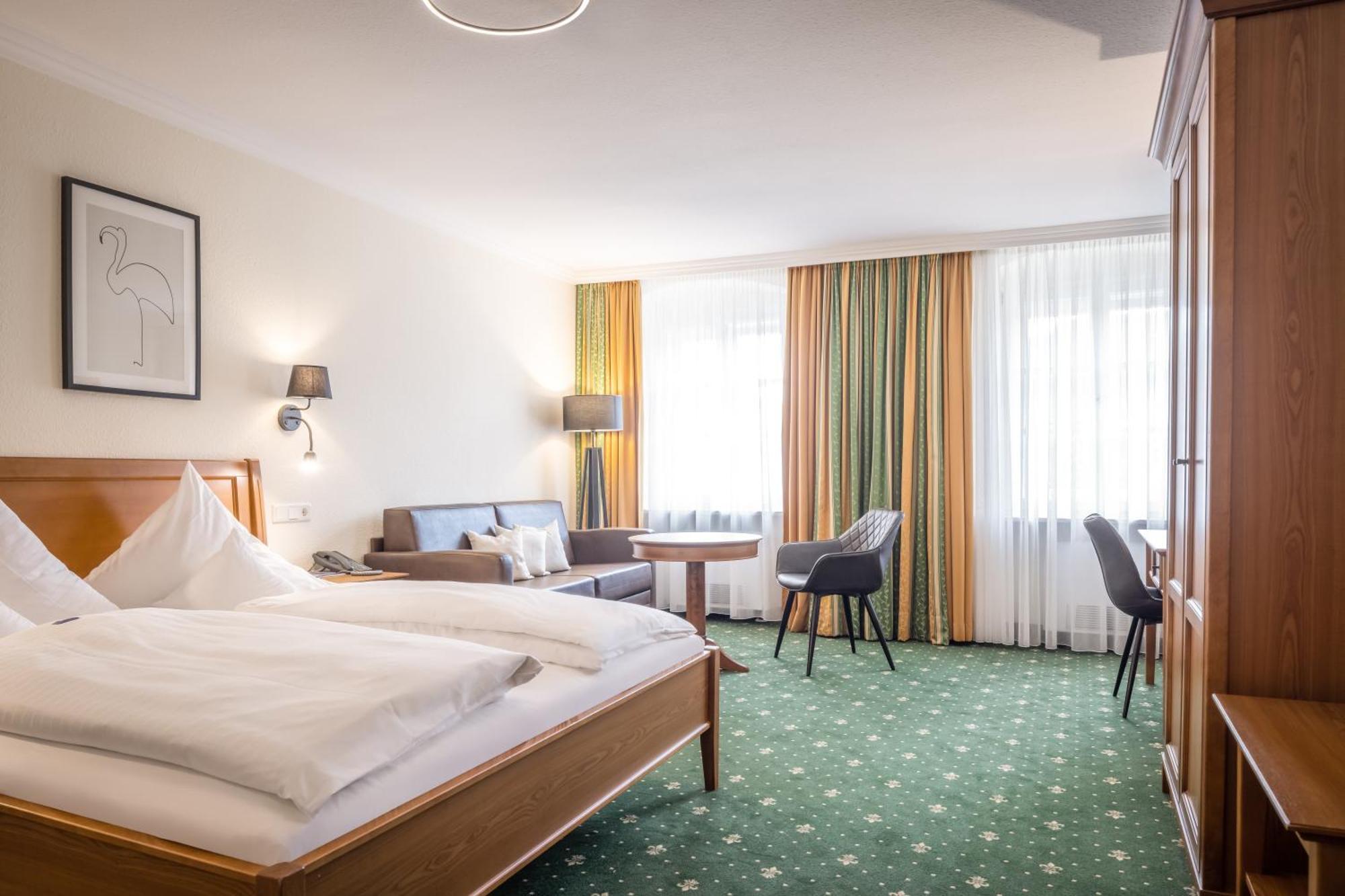 Hotel-Gasthof Hoettl Deggendorf Bagian luar foto